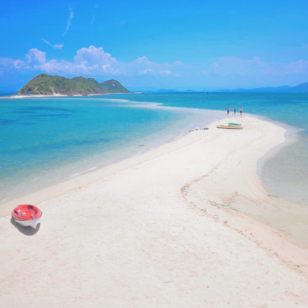 Đảo Điệp Sơn với dải cát trắng sạch đẹp
