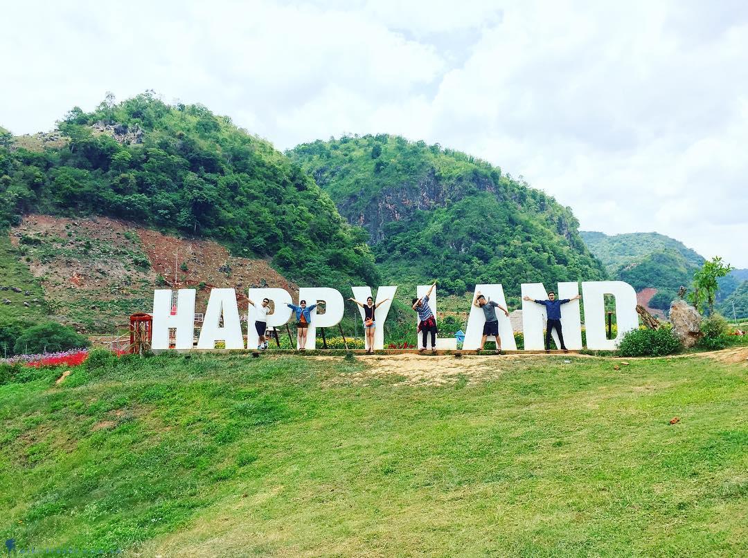 Vườn Hoa Happy Land là một trong những điểm đến không thể bỏ qua tại Mộc Châu