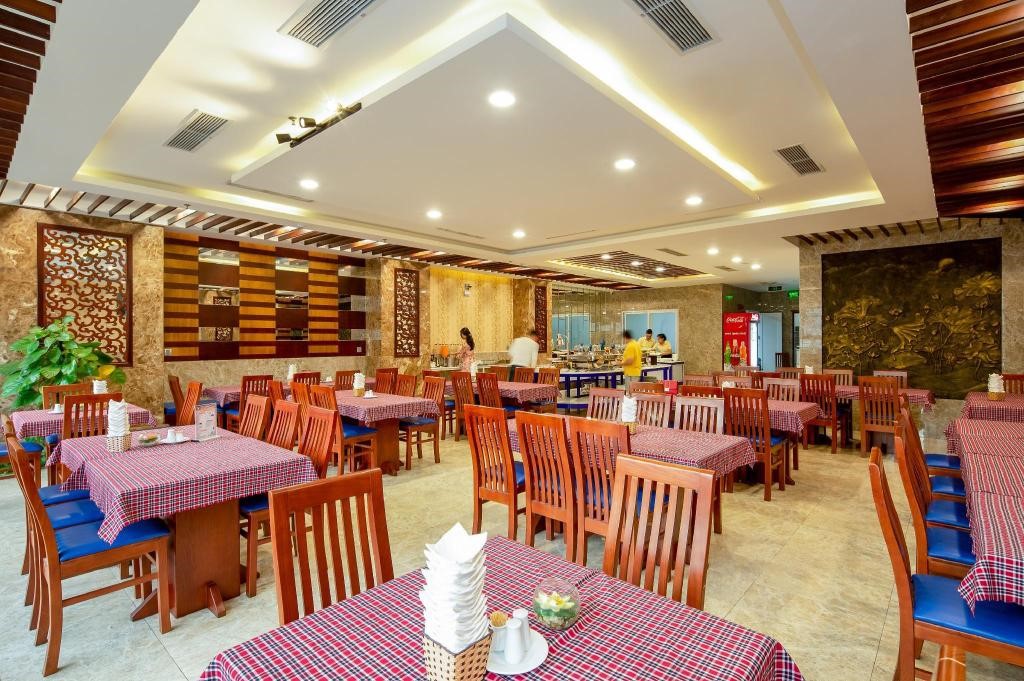 Nhà hàng khách sạn Crystal Đà Nẵng 3 sao