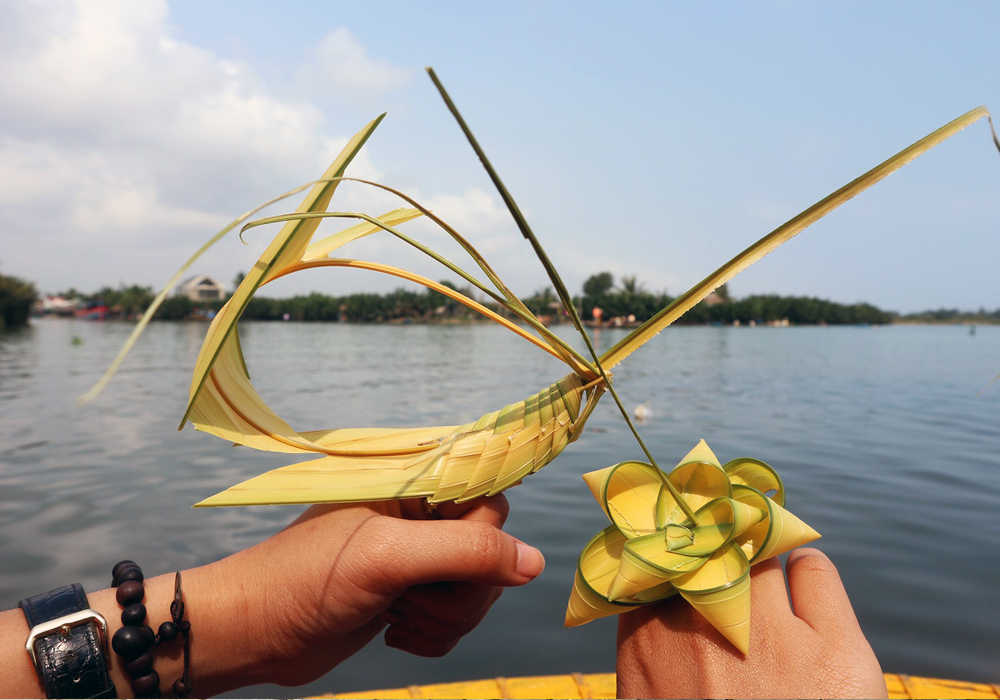 Những sản phẩm được làm ra từ những lá dừa - Rừng dừa 7 mẫu. Hội An