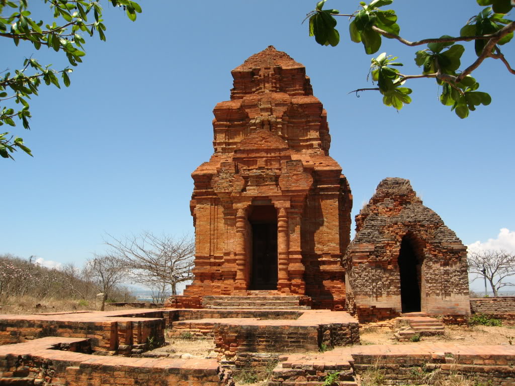 Tháp Poshanu - điểm đến không thể bỏ qua trong chuyến du lịch Phan Thiết